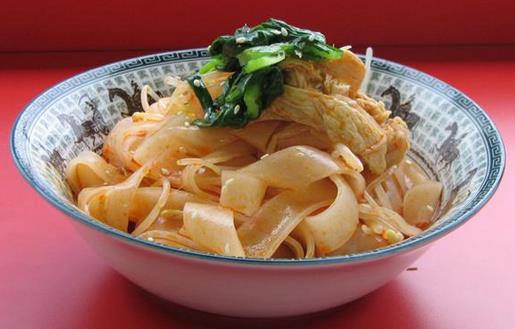 家常凉菜汉中面皮的做法-很美的