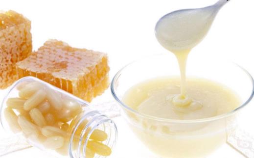 简单两招教你轻松区分蜂王浆和蜂胶-很美的