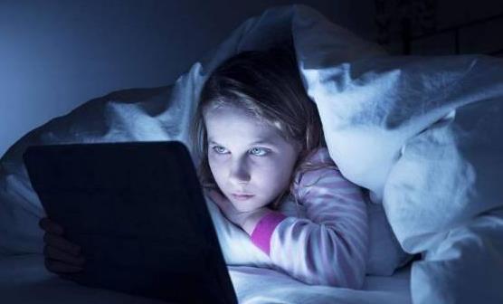 熬夜的8大危害性 女人晚睡比男人更容易长胖-很美的