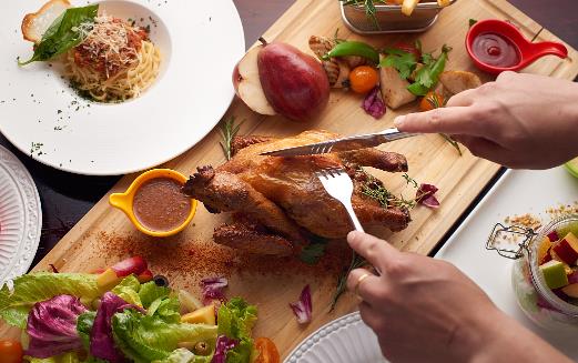 自己在家做烤鸡 原来切出漂亮的烤鸡就这么简单-很美的