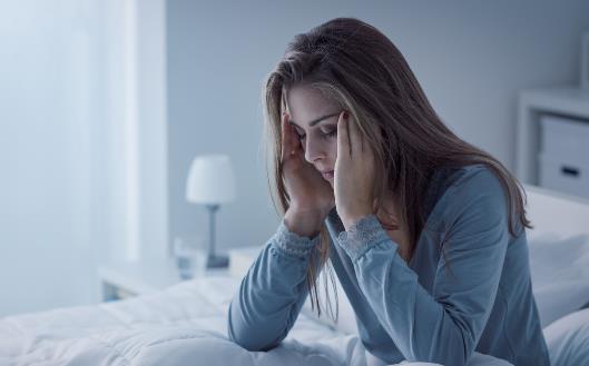 睡不着成为大多数人的最痛 5件事睡前一定不能做-很美的