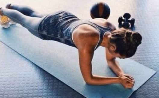 平板支撑提高代谢率增强核心肌群 平板支撑不适宜的人群-很美的