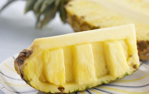 享受菠萝的好滋味 妙法巧解决吃菠萝舌头不舒服-很美的