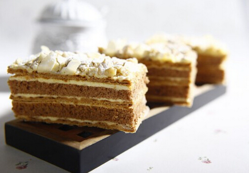 拿破仑蛋糕的做法-选购拿破仑蛋糕的注意事项-很美的