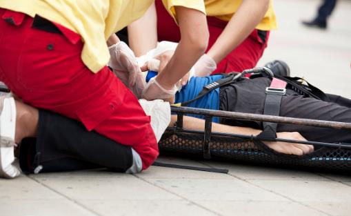 身体着火泼冷水皮肤会爆裂 关于急救你不知道的事-很美的