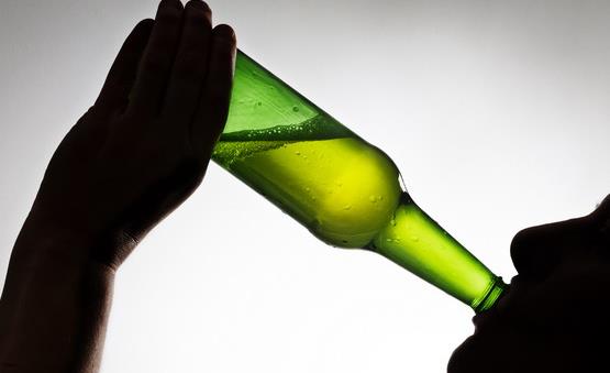 长期酗酒给身体带来10大危害 推荐四种中医戒酒方-很美的