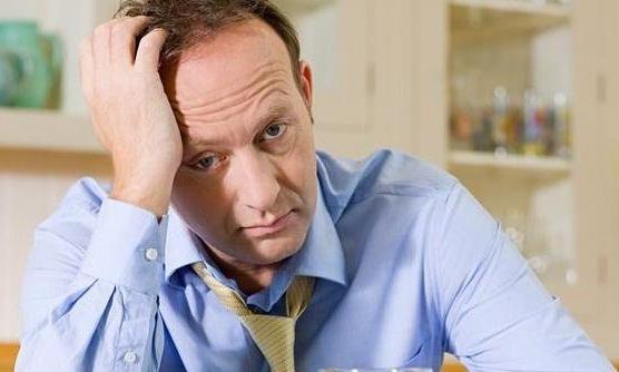 喝酒后会头痛的原因 酒后头疼喝杯橙汁解毒又解渴-很美的