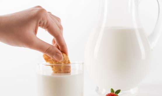 爱喝香浓牛奶的人小心肥死 四招选购安全牛奶饮品-很美的