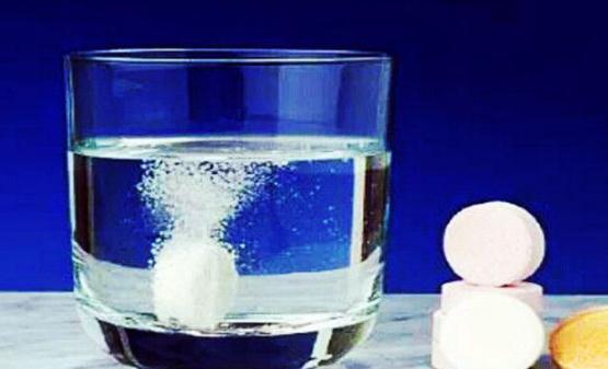 VC片的作用和功效 服用维c泡腾片的注意事项-很美的