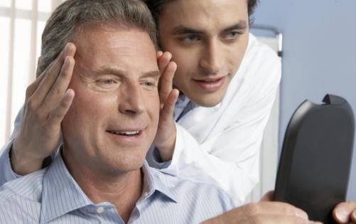 眼皮下垂可能是病 眼皮下垂可做手术改善-很美的