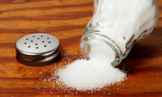 小小的盐竟然有美容作用 清洁毛孔平衡油脂分泌-很美的