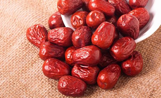 光靠大枣补血不靠谱 贫血患者的四款食疗方-很美的