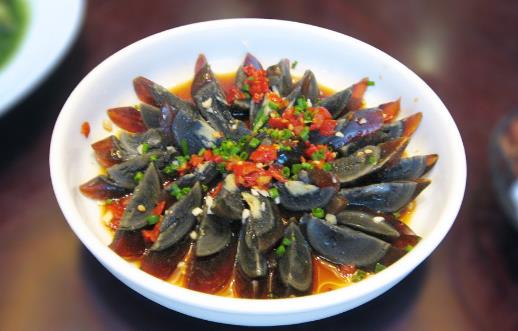 不粘刀,切出美观的皮蛋!