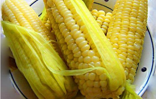 让煮熟的玉米保持鲜甜的小妙招 做成美味玉米炊饭-很美的