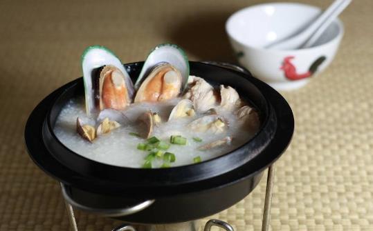 油锅中有杂质如何清洗?-很美的