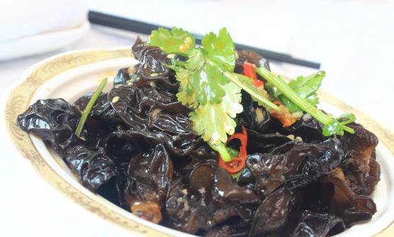 口腔溃疡皮肤起小疙瘩 推荐四个有效的排毒食物-很美的