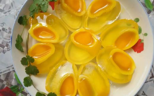 不粘刀,切出美观的皮蛋!