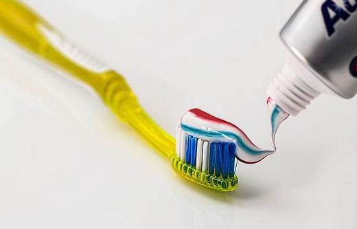 为什么烫伤后不能涂牙膏-很美的