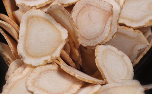 阳虚体质可以吃西洋参吗 阳虚泡酒用什么药材-很美的