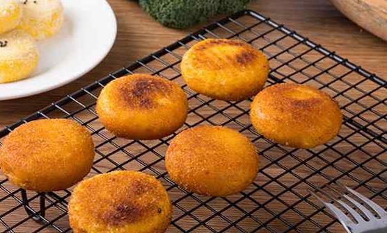 南瓜饼的食疗作用 南瓜饼好吃又简单的做法-很美的