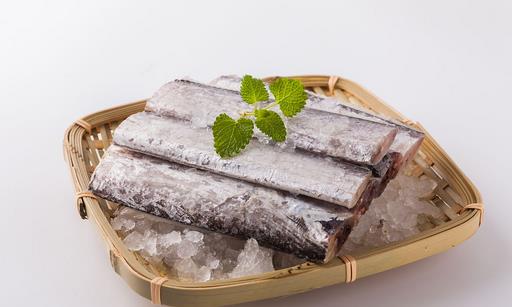 带鱼内脏怎么洗？怎么才能把带鱼洗干净-很美的