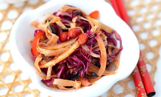 紫甘蓝富含较多维生素 紫甘蓝六种美味做法-很美的