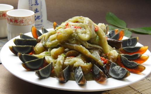 不粘刀,切出美观的皮蛋!