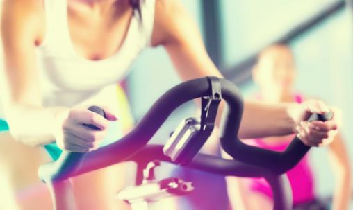 人气很高的健身锻炼 锻炼中补充水分注意方式方法-很美的