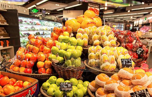 挑选进口水果 帮你解开水果贴纸号码的玄机-很美的