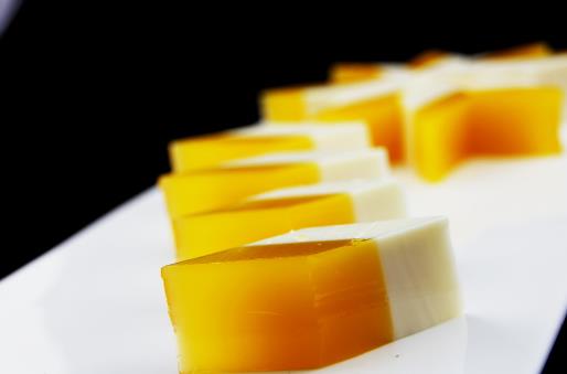 被馒头噎住千万误喂水 救治的黄金时间须做心肺复苏-很美的