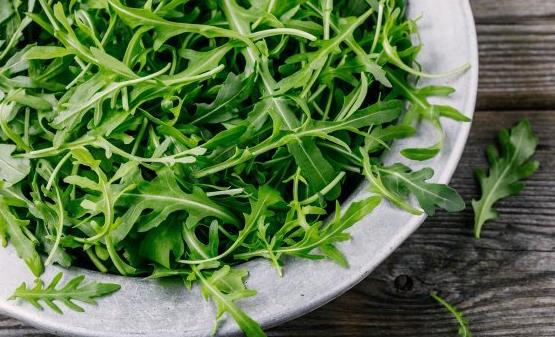 常吃荠菜的8大好处 清爽炒荠菜平肝清热降压去脂-很美的