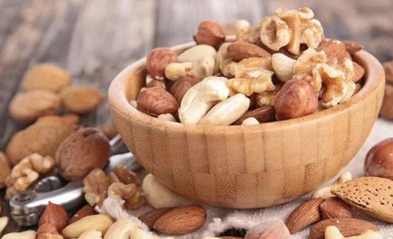 坚果的错误吃法 4种错误吃法等于浪费营养-很美的