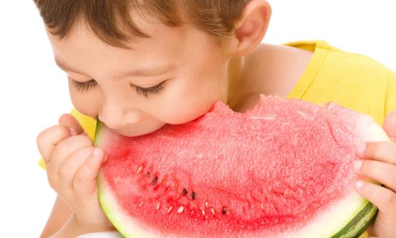 夏日吃西瓜的好处 夏季吃西瓜的禁忌人群-很美的