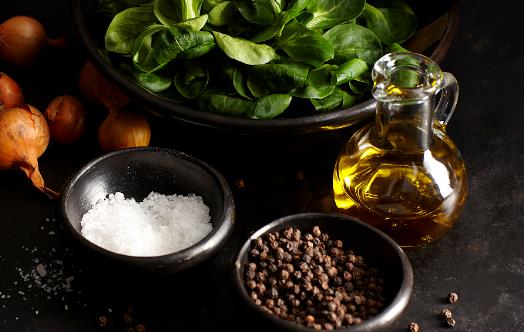 选厨房用油 应依低温中温高温等不同烹调方式来预备-很美的