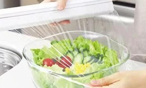 用保鲜膜来保护食物 保鲜膜的正确使用方法-很美的