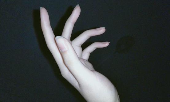 看手掌初判健康状况 手能揭示的健康问题-很美的