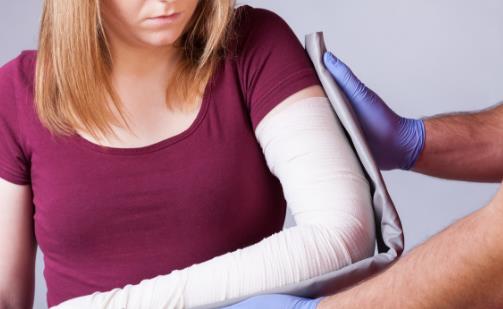 处理骨折的五大策略 固定时应不松不紧而牢固-很美的