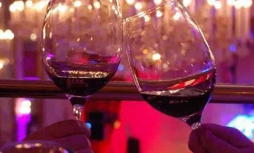 喝酒要注意的6个禁忌 想要解酒不妨多吃这5种食物-很美的