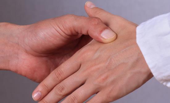 介绍10个常用养生要穴 帮你养生防病-很美的