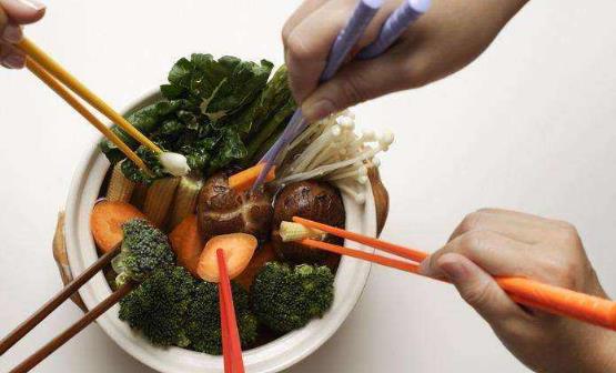 筷子致癌引起关注和恐慌 安全正确使用筷子的方法-很美的