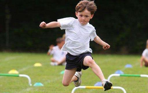 幼儿运动应有科学的指导性 选择适合孩子的运动-很美的