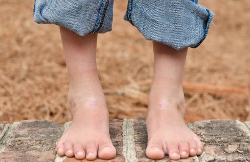 出脚汗的男人许是脾胃失调了 汗脚脚臭调理偏方推荐-很美的