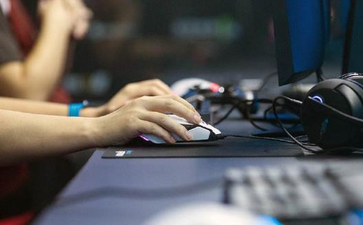 上班一族易形成鼠标手 简单易做小动作预防鼠标手-很美的