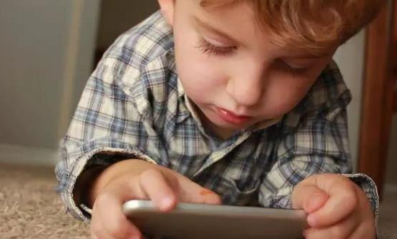 孩子得了近视不要急于配眼镜 有效预防儿童近视学会用眼卫生-很美的