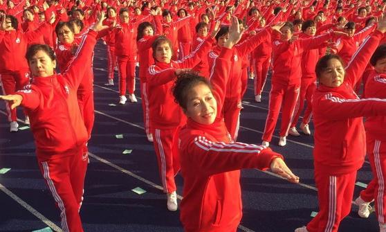 老人跳舞增强抵抗力愉悦心情 老年人跳舞要注意避免的事-很美的