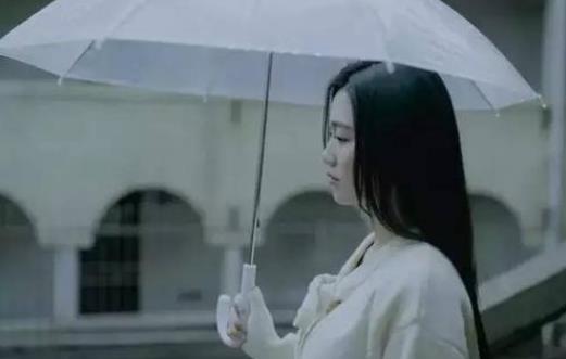 从穿鞋款式看出女生性格-很美的