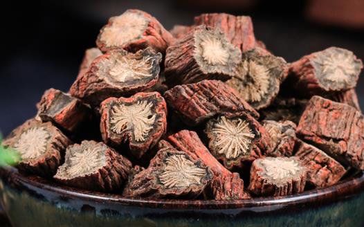 为什么丹参是伤肝中药 女人多大年龄吃丹参粉-很美的