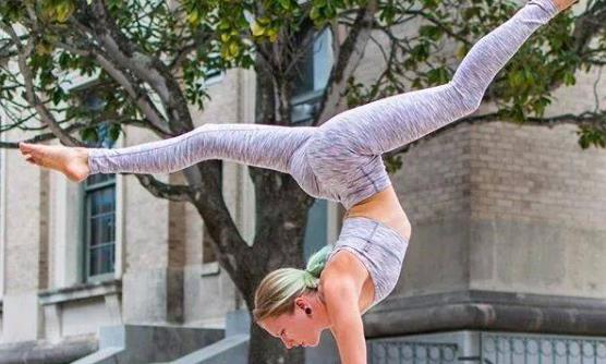 夏天练瑜伽的4大理由 适合夏天做的7种瑜伽-很美的
