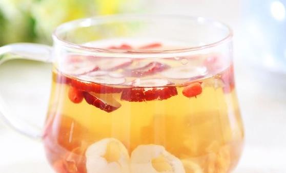 女人冬天补气血 经前喝桂圆红枣汤来改善-很美的