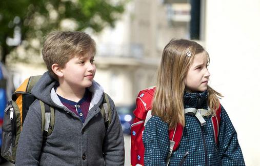 孩子步行上学对身体更好!-很美的